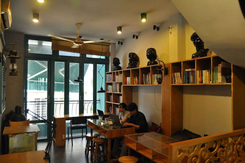 slowee-coffee-books-quan-tan-binh-tphcm