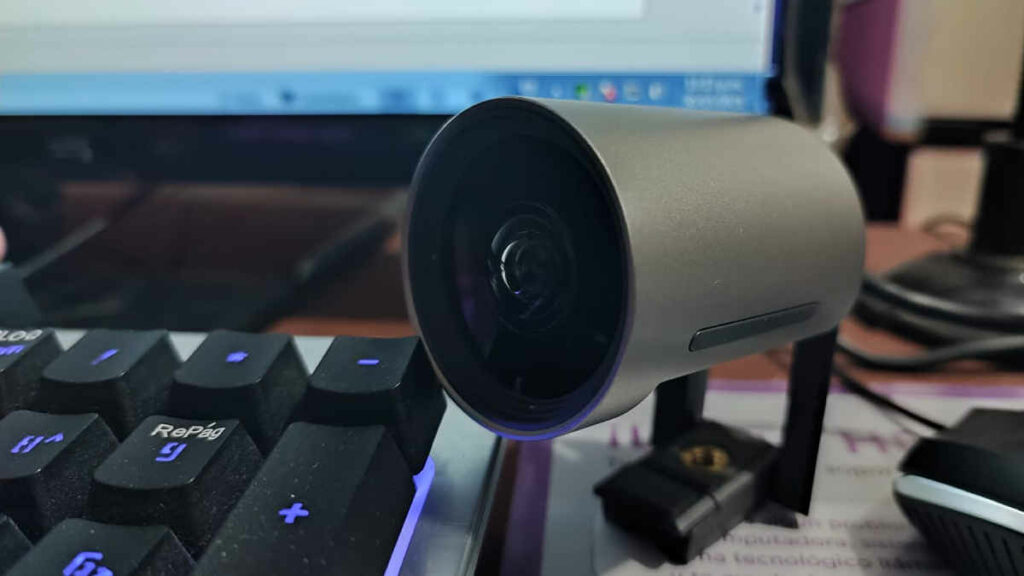 webcam-yealink-uvc30-desktop